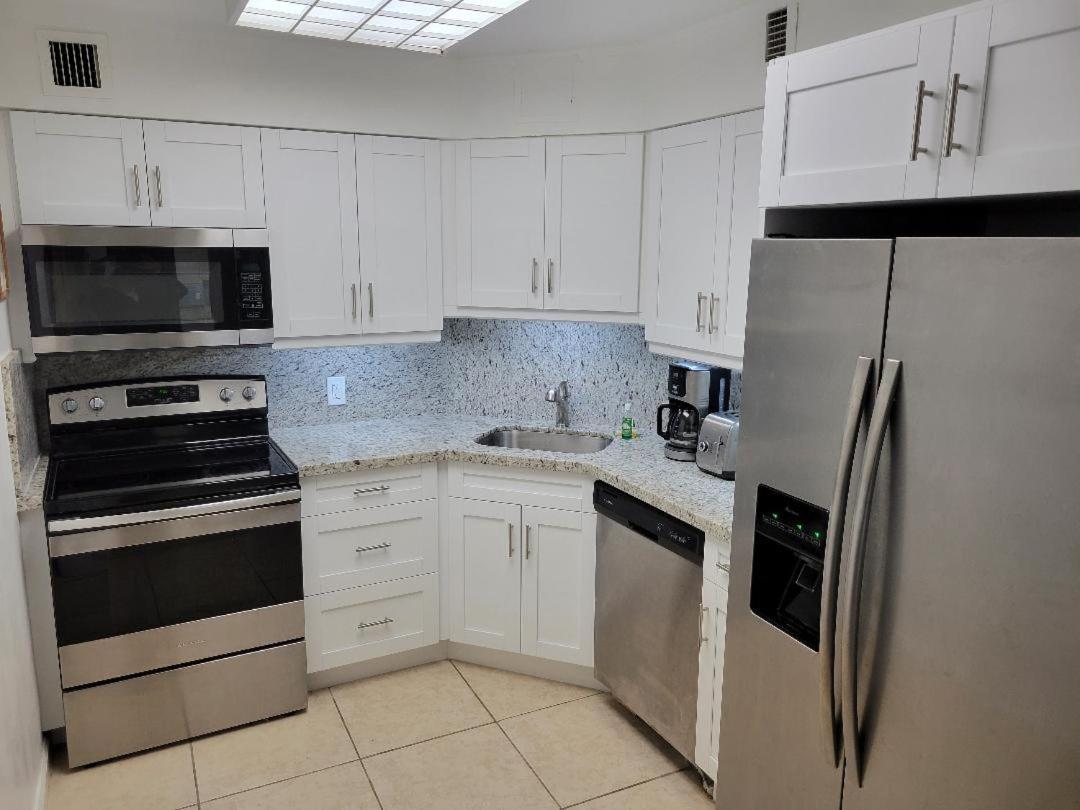2 Bedroom 2 Bath Beachfront Condo On Miami Beach Millionaire Row 외부 사진