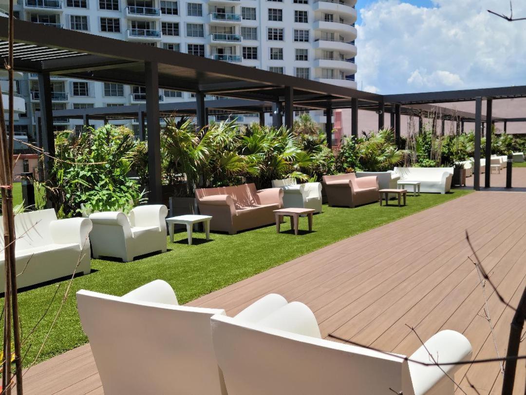 2 Bedroom 2 Bath Beachfront Condo On Miami Beach Millionaire Row 외부 사진